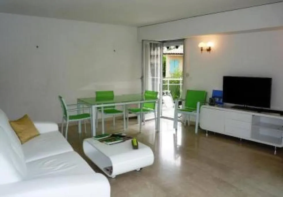 Three Bedroom, Two Bathroom Apartment In Cannes With Large Terrace - 880 0*,