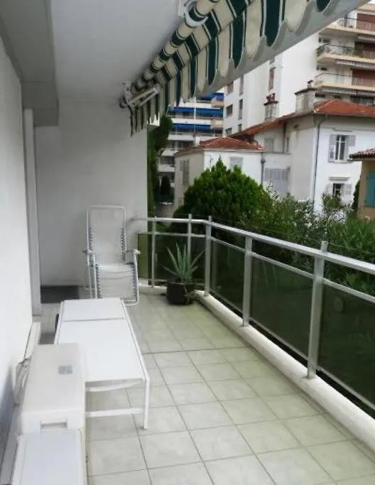 Three Bedroom, Two Bathroom Apartment In Cannes With Large Terrace - 880 0*,  צרפת